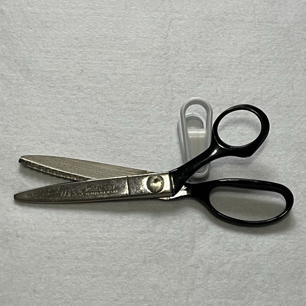 Vintage Wiss Pinking Shears No. CB-7 Standard Teeth Black Handles USA